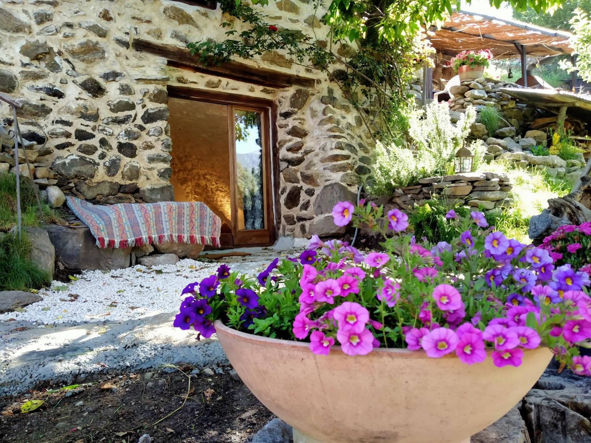 Les Toits Rouges - Le Luxe De La Simplicite Au Bout Du Sentier Bed & Breakfast Saint-Etienne-de-Tinee Luaran gambar